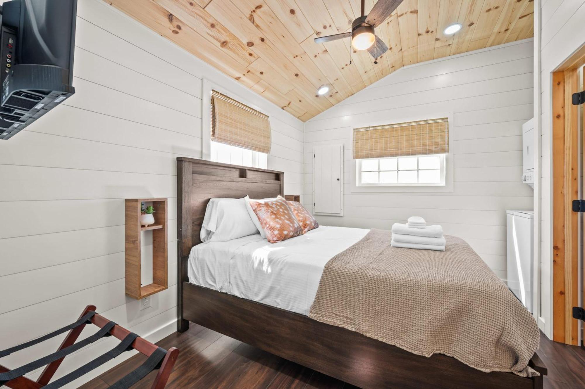 The Lodges At Eden Reserve - Cabins Near Ark Williamstown Bagian luar foto